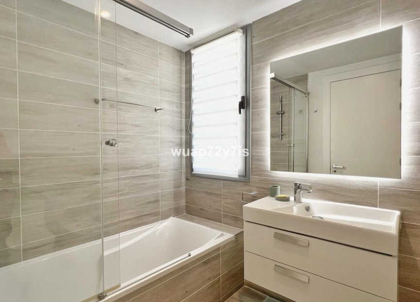 Resale - Apartment - Penthouse - Estepona - Estepona Centro