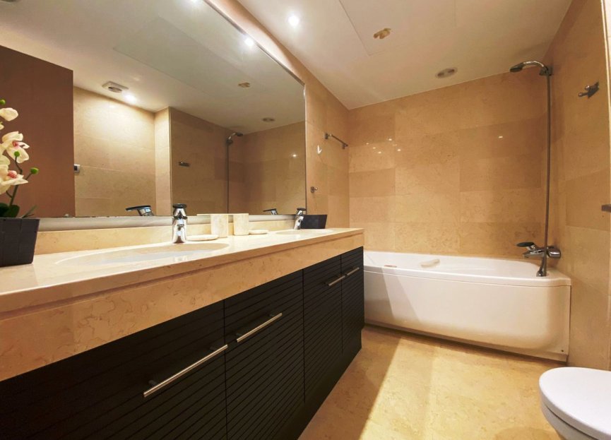 Resale - Apartment - Middle Floor Apartment - Marbella - Marbella Centro