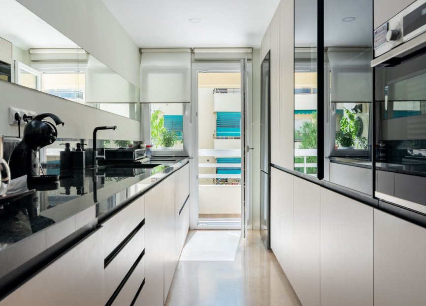 Resale - Apartment - Middle Floor Apartment - Marbella - Marbella Centro