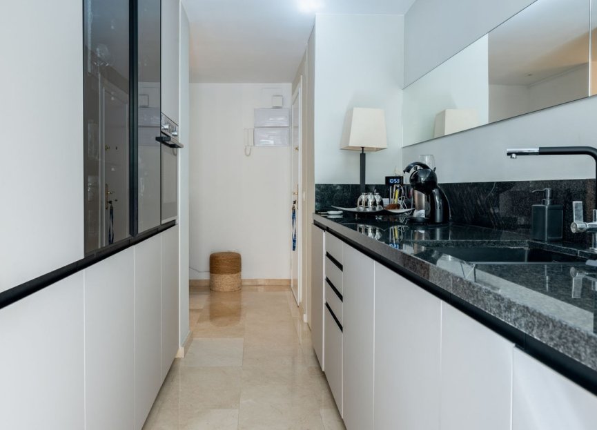 Resale - Apartment - Middle Floor Apartment - Marbella - Marbella Centro