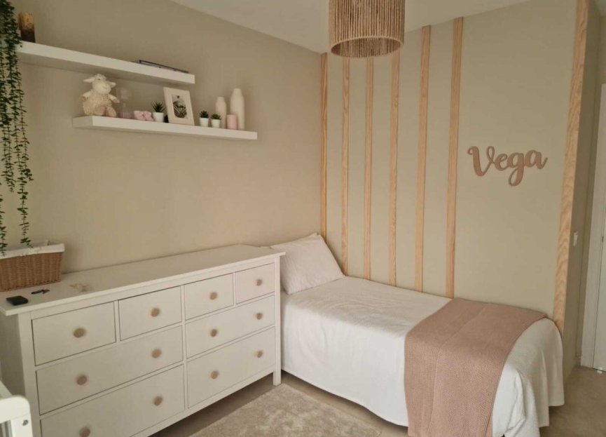 Resale - Apartment - Middle Floor Apartment - Estepona - Bel Air