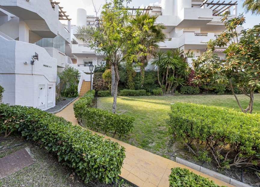 Resale - Apartment - Middle Floor Apartment - Estepona - Bel Air