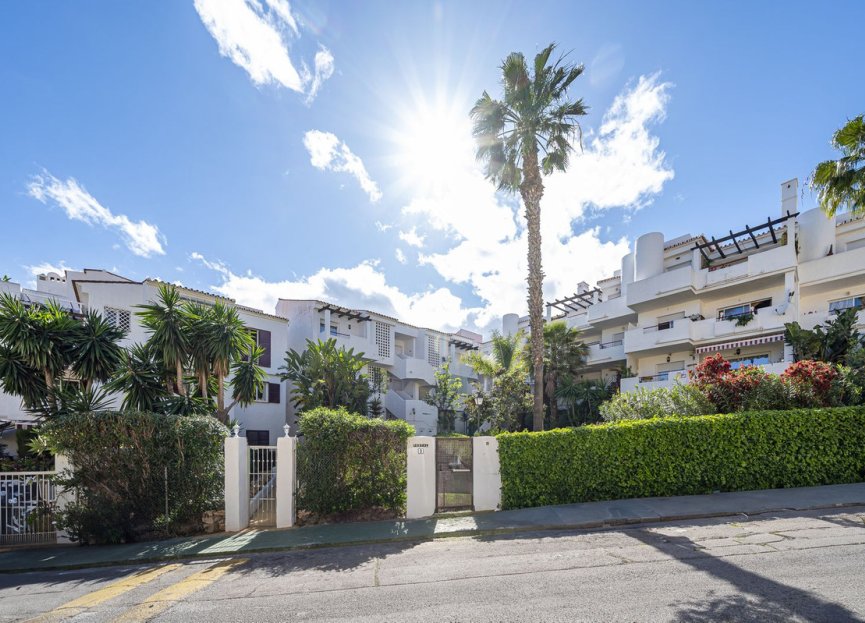 Resale - Apartment - Middle Floor Apartment - Estepona - Bel Air