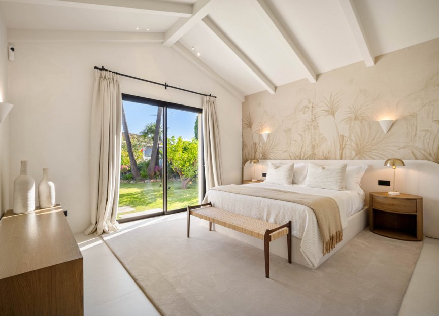 Resale - House - Detached Villa - Marbella - Nueva Andalucia