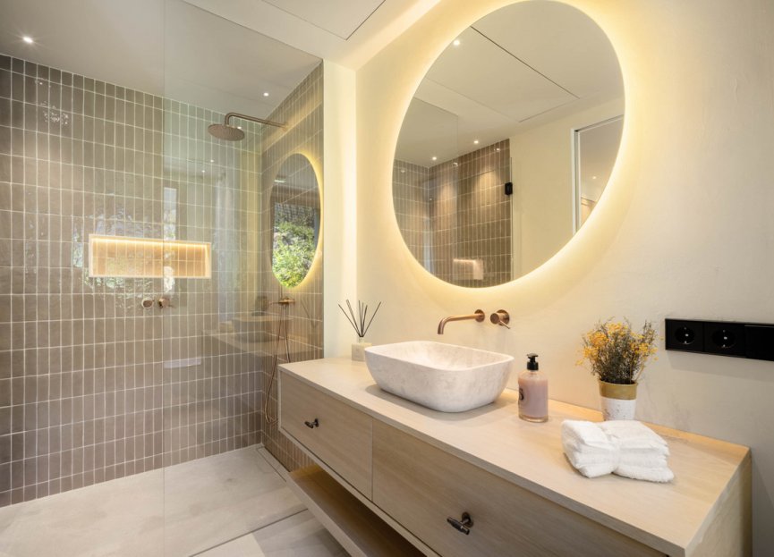 Resale - House - Detached Villa - Marbella - Nueva Andalucia