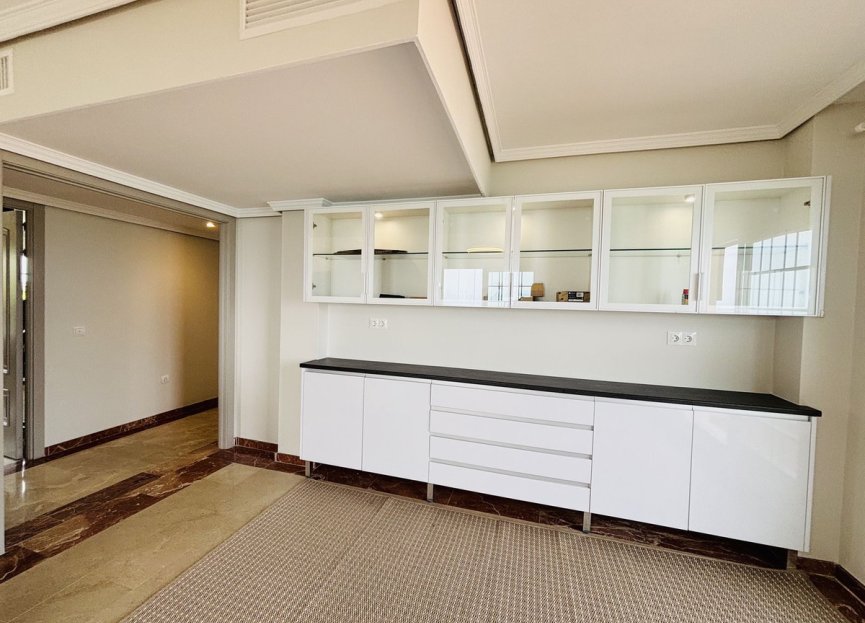 Resale - Apartment - Middle Floor Apartment - Benalmádena - Benalmadena Centro