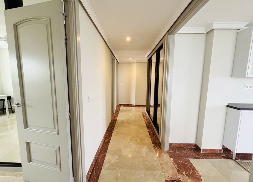 Resale - Apartment - Middle Floor Apartment - Benalmádena - Benalmadena Centro