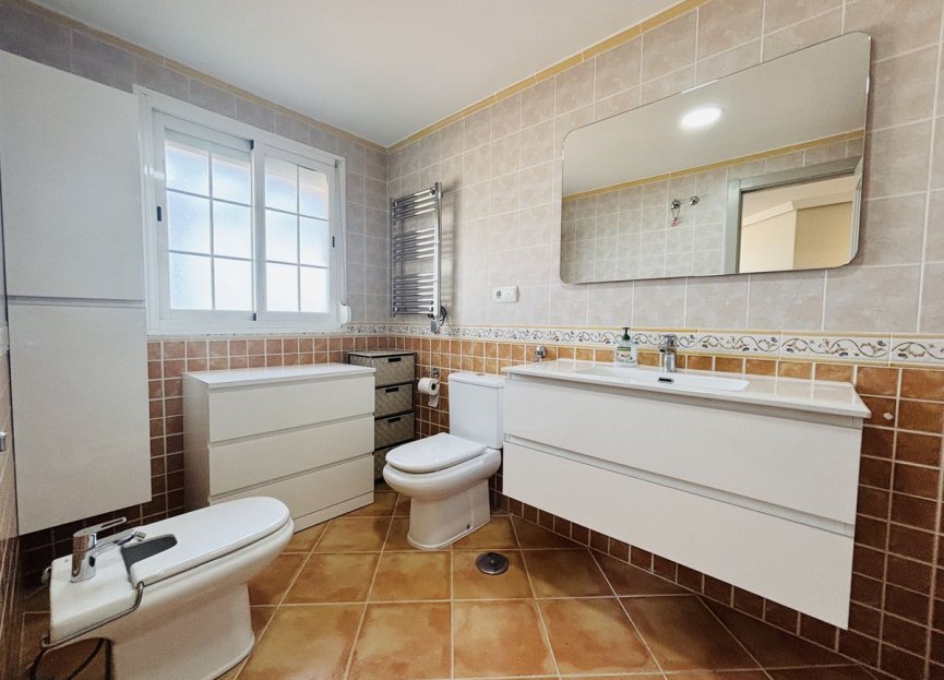 Resale - Apartment - Middle Floor Apartment - Benalmádena - Benalmadena Centro