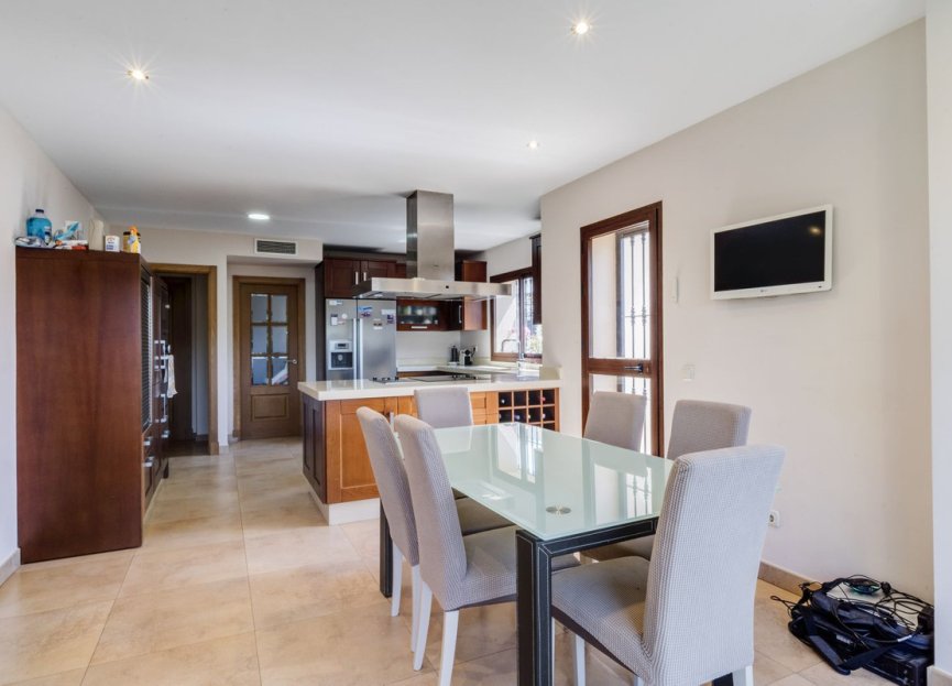Reventa - House - Detached Villa - Marbella - Las Chapas