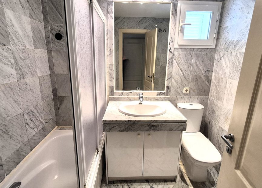 Resale - Ground floor apartment - Marbella - Bahía de Marbella