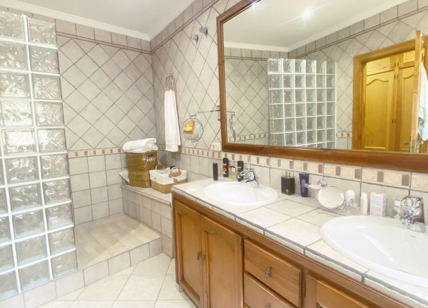 Resale - House - Detached Villa - Marbella - Elviria