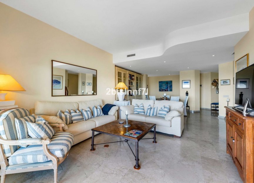 Resale - Apartment - Middle Floor Apartment - Marbella - Elviria