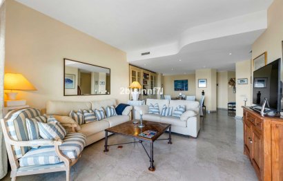Resale - Apartment - Middle Floor Apartment - Marbella - Elviria
