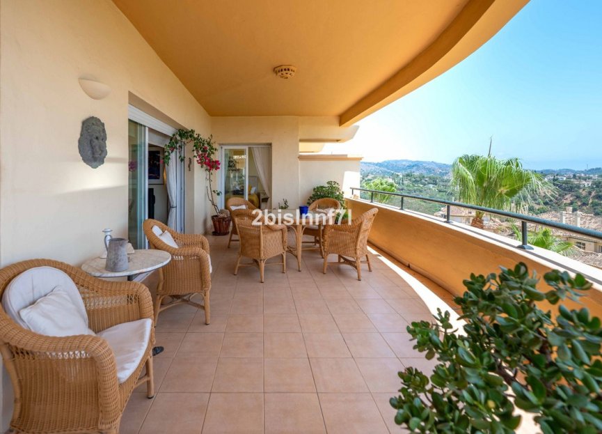Resale - Apartment - Middle Floor Apartment - Marbella - Elviria