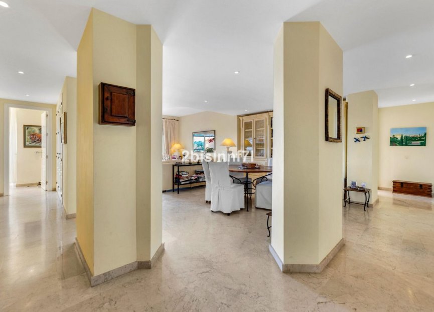 Resale - Apartment - Middle Floor Apartment - Marbella - Elviria