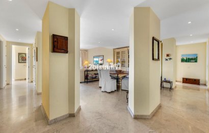 Resale - Apartment - Middle Floor Apartment - Marbella - Elviria