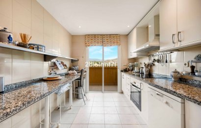 Resale - Apartment - Middle Floor Apartment - Marbella - Elviria