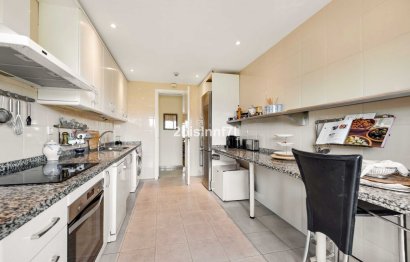 Resale - Apartment - Middle Floor Apartment - Marbella - Elviria