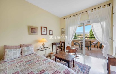 Resale - Apartment - Middle Floor Apartment - Marbella - Elviria