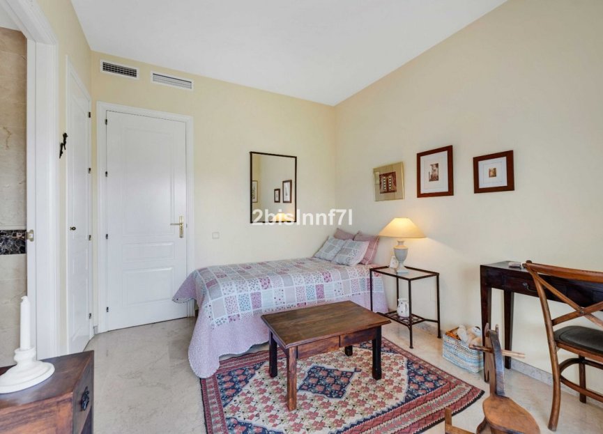 Resale - Apartment - Middle Floor Apartment - Marbella - Elviria