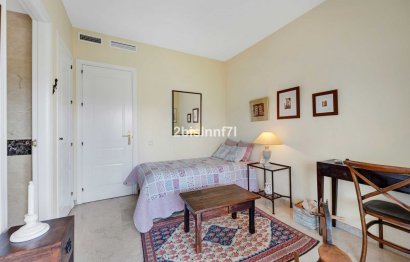 Resale - Apartment - Middle Floor Apartment - Marbella - Elviria