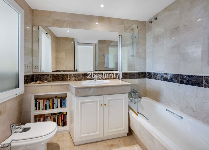 Resale - Apartment - Middle Floor Apartment - Marbella - Elviria