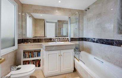 Resale - Apartment - Middle Floor Apartment - Marbella - Elviria