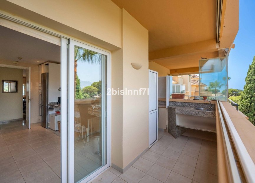 Resale - Apartment - Middle Floor Apartment - Marbella - Elviria