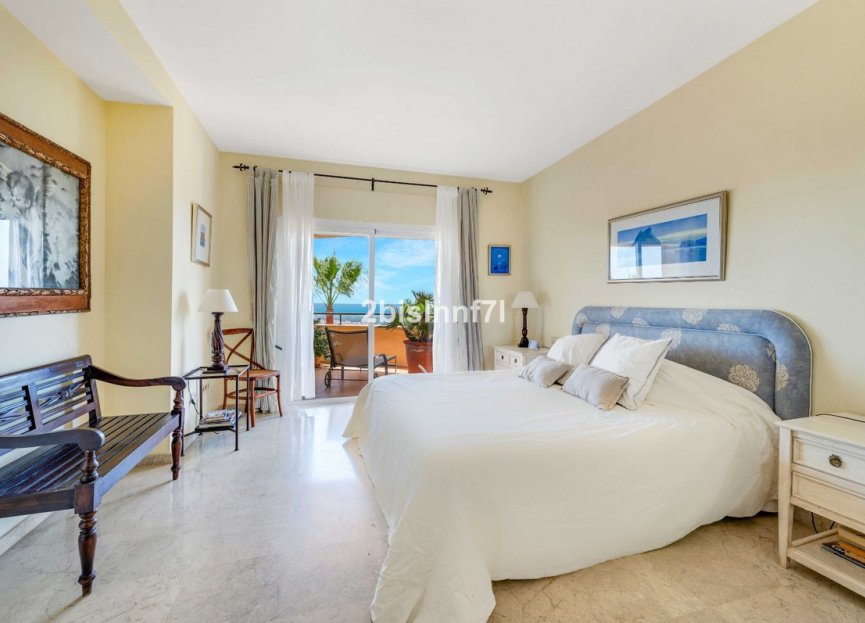 Resale - Apartment - Middle Floor Apartment - Marbella - Elviria