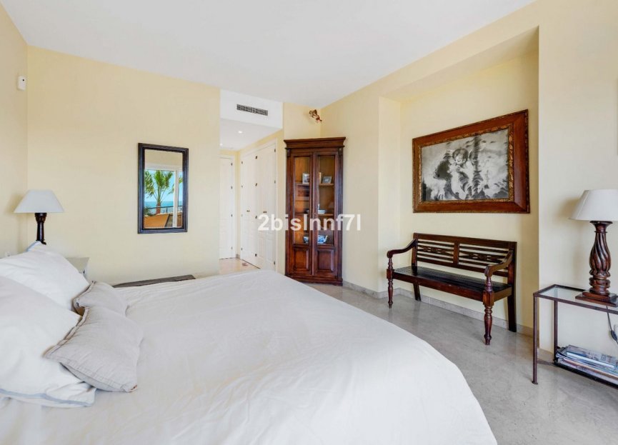 Resale - Apartment - Middle Floor Apartment - Marbella - Elviria