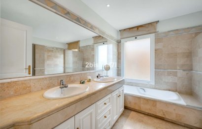 Resale - Apartment - Middle Floor Apartment - Marbella - Elviria