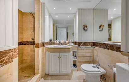 Resale - Apartment - Middle Floor Apartment - Marbella - Elviria