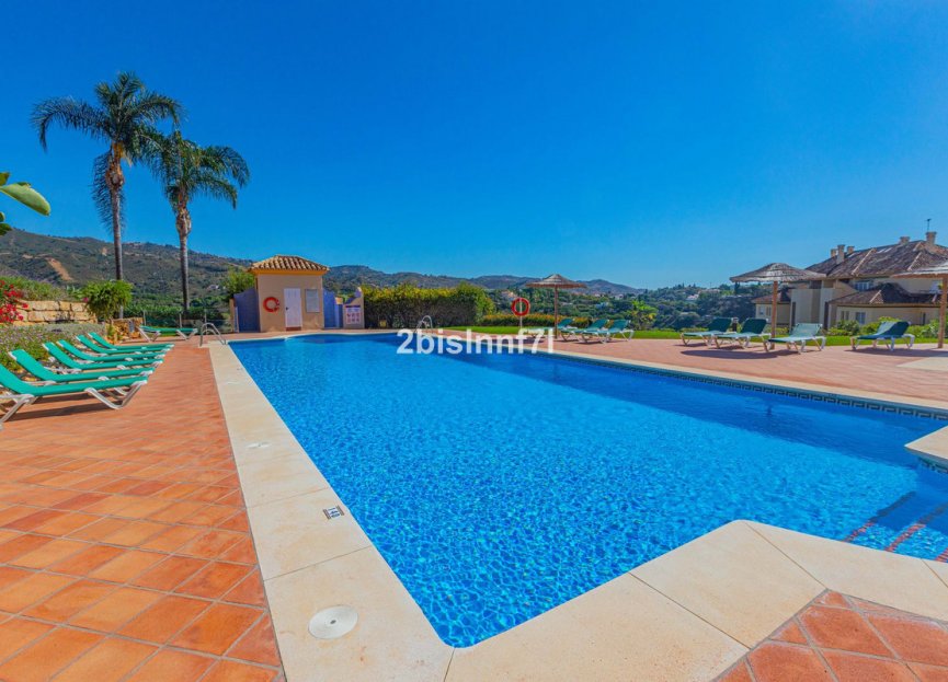 Resale - Apartment - Middle Floor Apartment - Marbella - Elviria