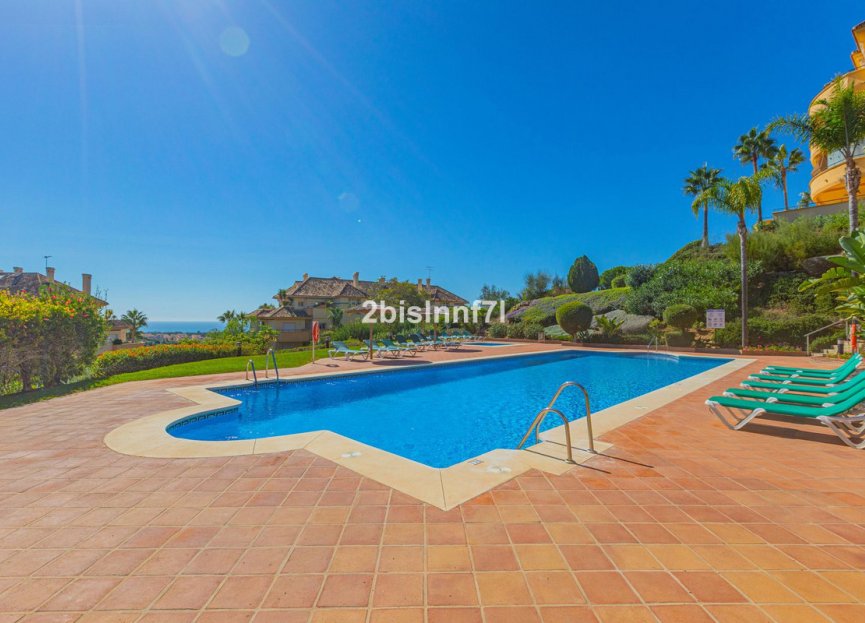 Resale - Apartment - Middle Floor Apartment - Marbella - Elviria