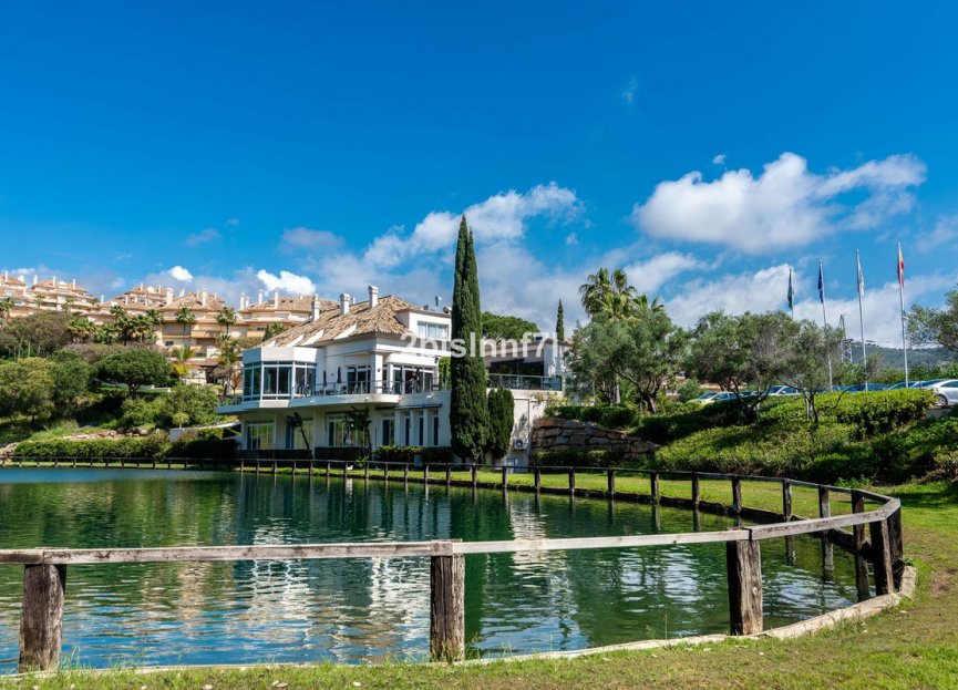 Resale - Apartment - Middle Floor Apartment - Marbella - Elviria