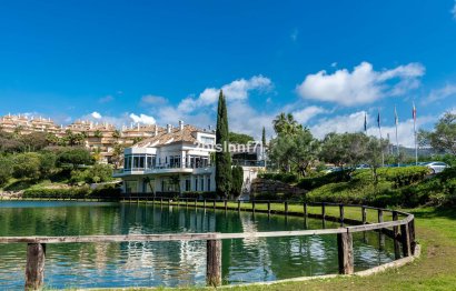 Resale - Apartment - Middle Floor Apartment - Marbella - Elviria