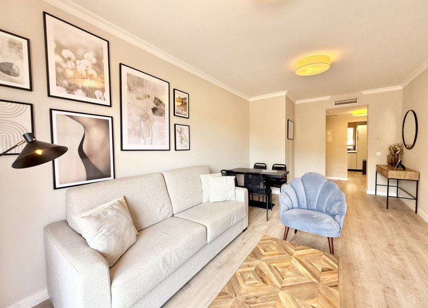 Resale - Apartment - Middle Floor Apartment - Benahavís - Benahavís Centro