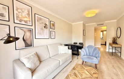 Resale - Apartment - Middle Floor Apartment - Benahavís - Benahavís Centro