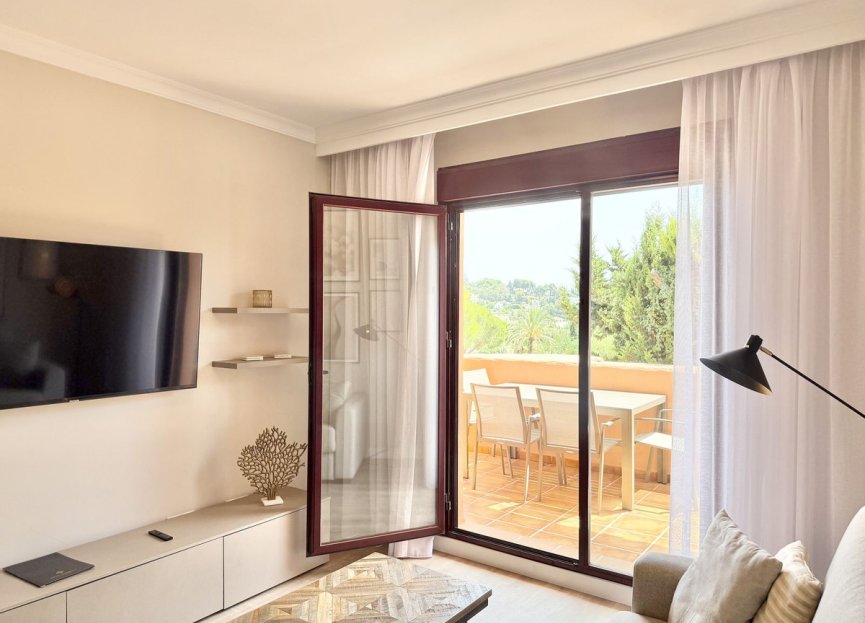 Resale - Apartment - Middle Floor Apartment - Benahavís - Benahavís Centro