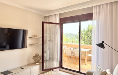 Resale - Apartment - Middle Floor Apartment - Benahavís - Benahavís Centro