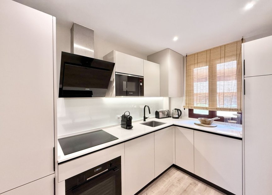 Resale - Apartment - Middle Floor Apartment - Benahavís - Benahavís Centro