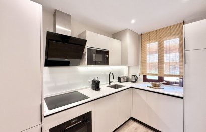 Resale - Apartment - Middle Floor Apartment - Benahavís - Benahavís Centro