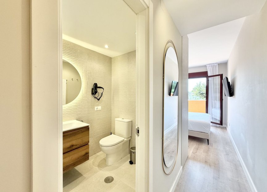 Resale - Apartment - Middle Floor Apartment - Benahavís - Benahavís Centro