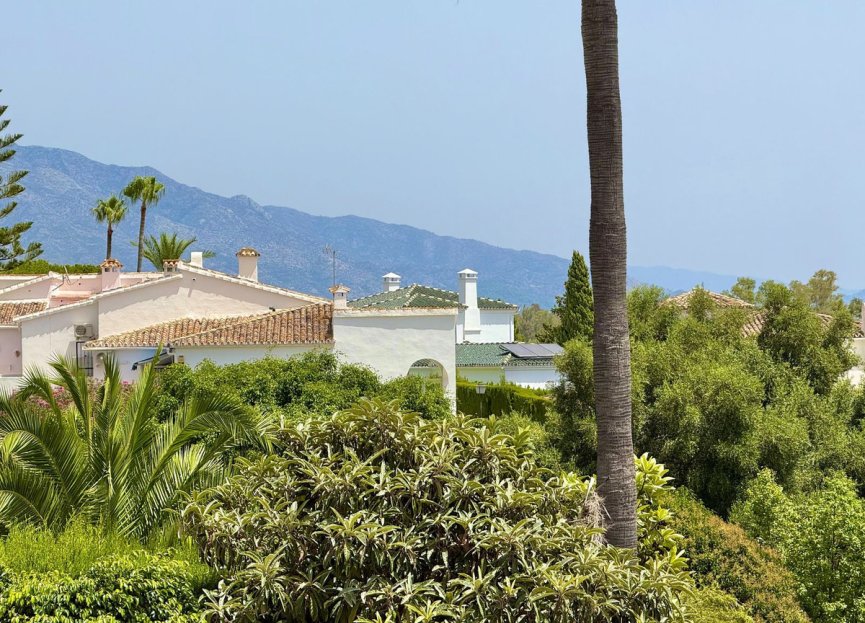 Resale - Apartment - Middle Floor Apartment - Benahavís - Benahavís Centro