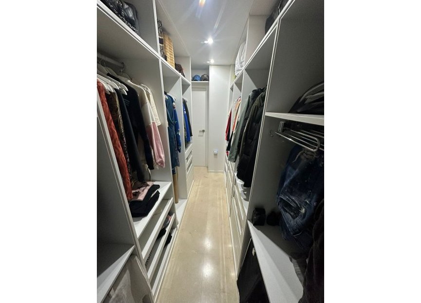 Resale - Apartment - Middle Floor Apartment - Marbella - Nueva Andalucia