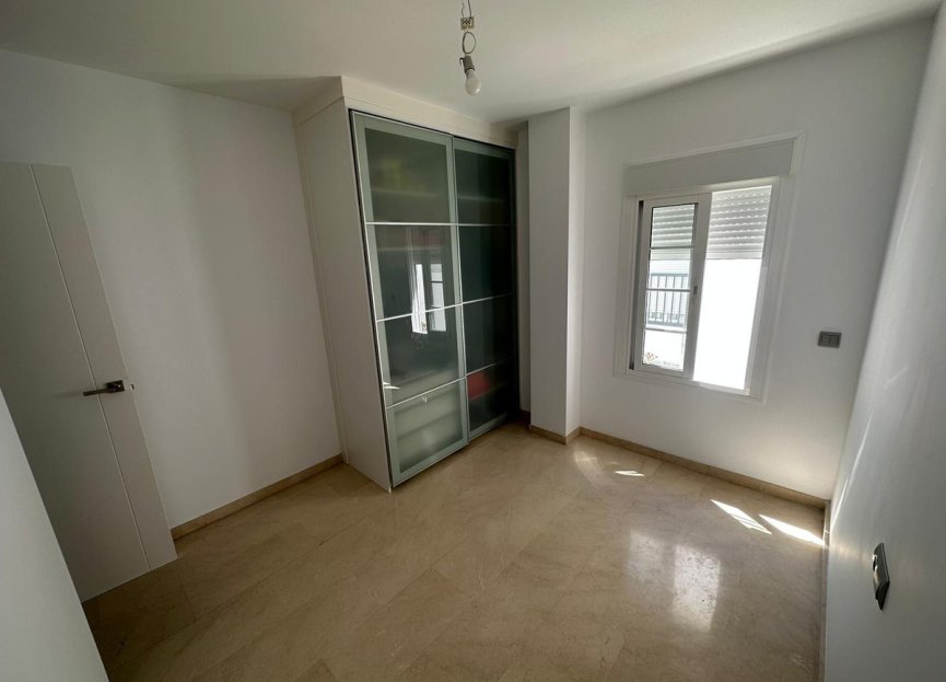 Resale - Apartment - Middle Floor Apartment - Marbella - Nueva Andalucia