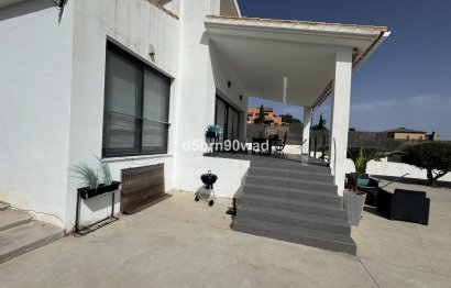 Resale - House - Detached Villa - Estepona - Estepona Centro