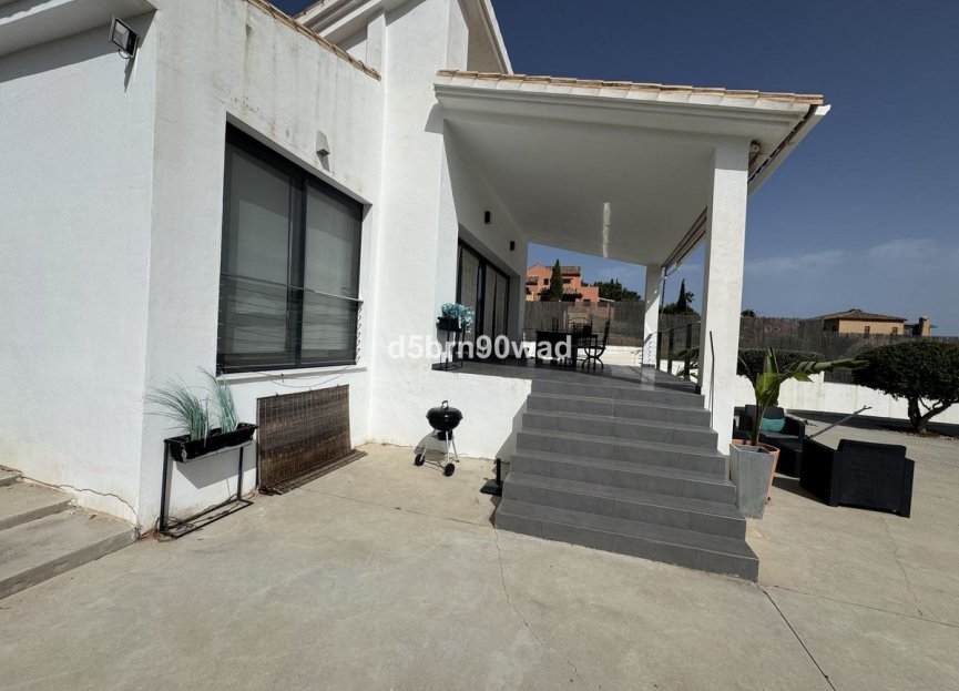 Resale - House - Detached Villa - Estepona - Estepona Centro