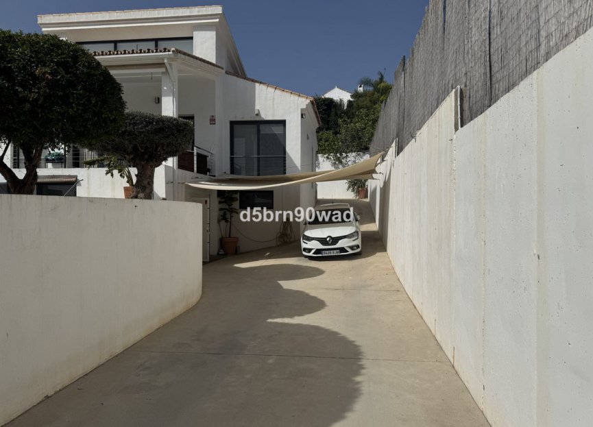 Resale - House - Detached Villa - Estepona - Estepona Centro