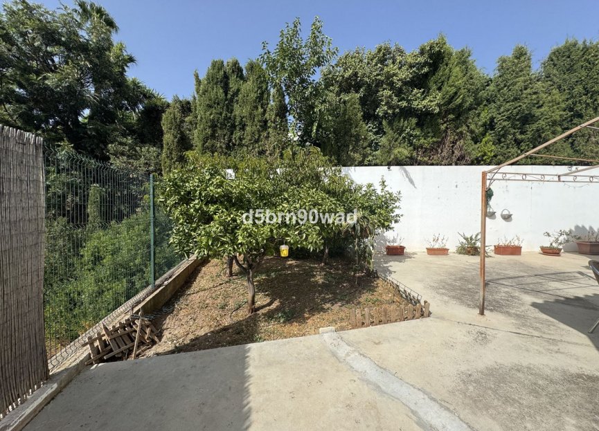 Resale - House - Detached Villa - Estepona - Estepona Centro